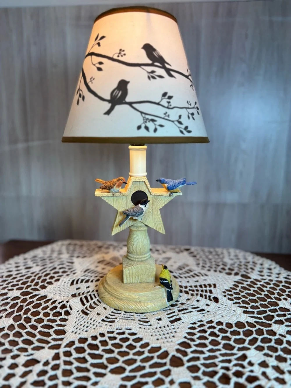 Bird-Themed Star Accent Table Lamp in Cream and Blue